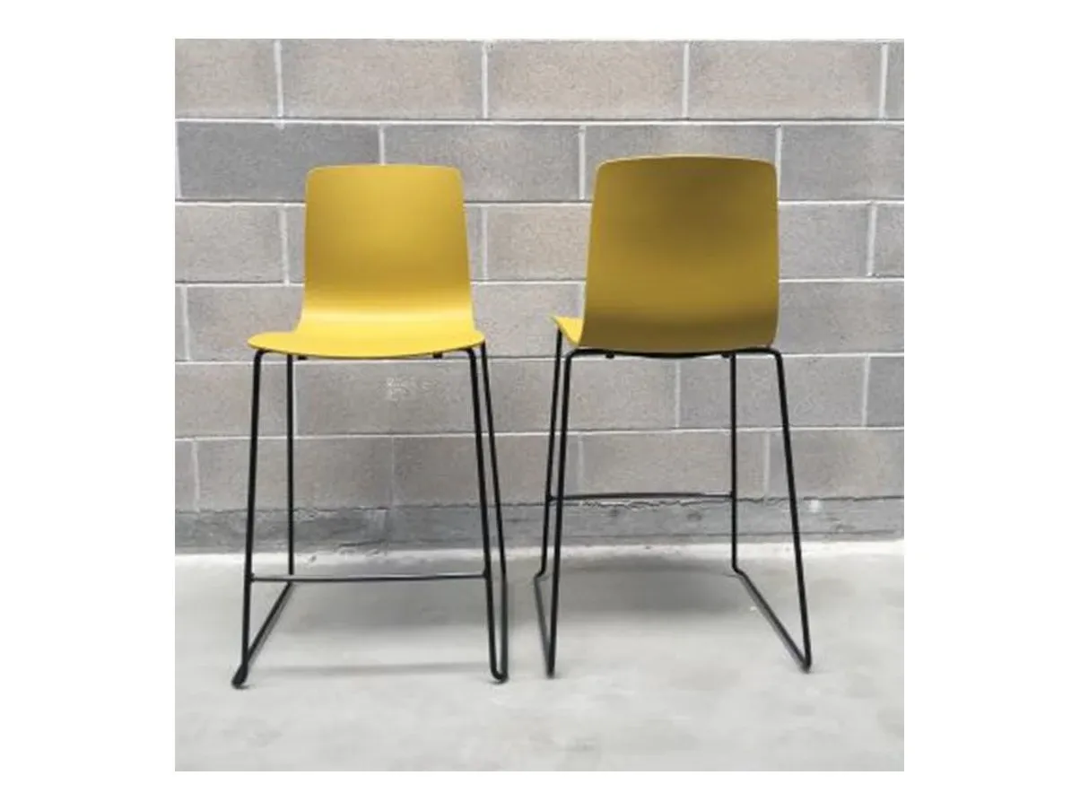Aava stool in plastic material (yellow) 1