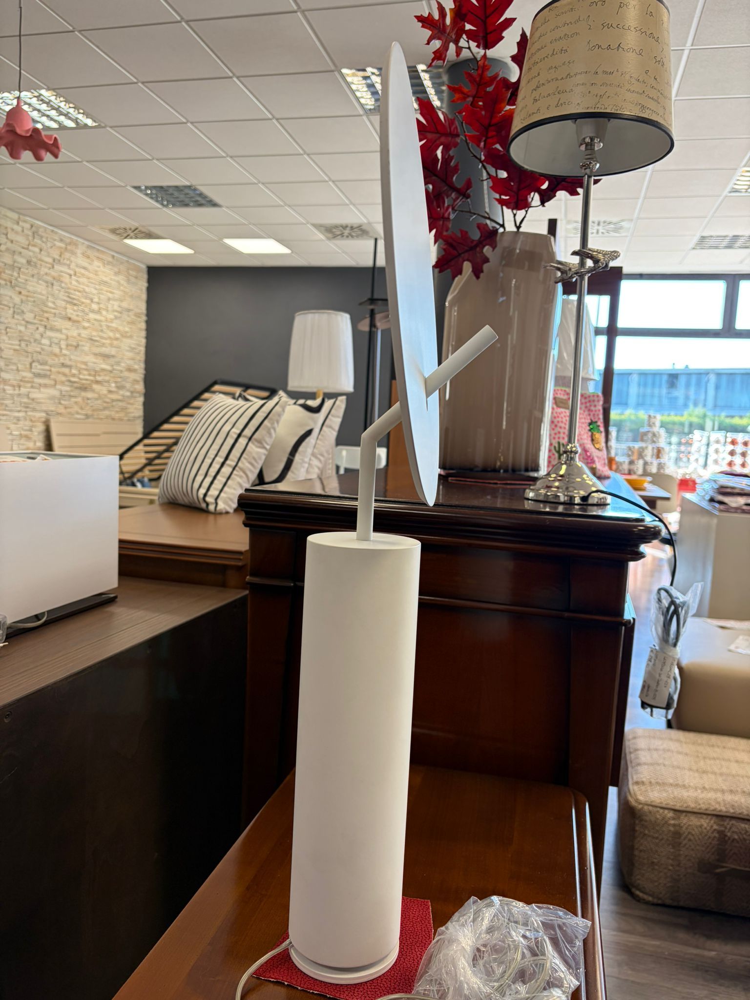 Lampada da tavolo Luà LG colore bianco Side