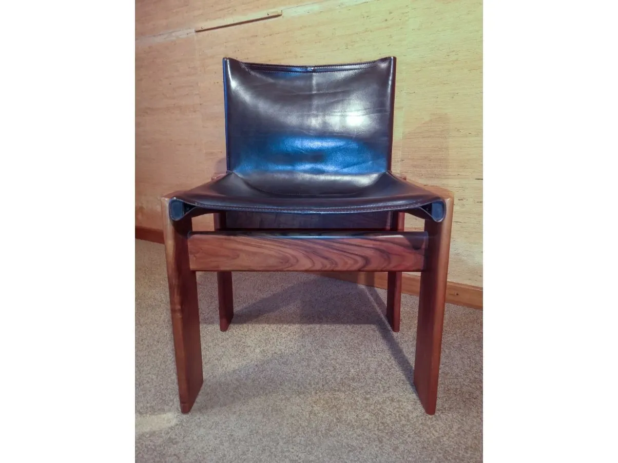 Set of 4 vintage Monk chairs in black leather (70s), Molteni&C 1