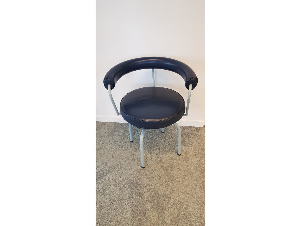 LC7 Stuhl aus schwarzem Leder 5