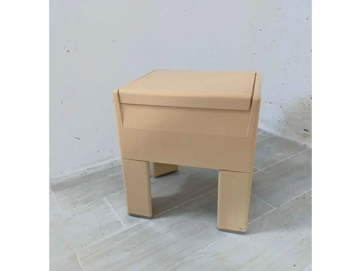 Sgabello contenitore in materiale plastico (beige) 3