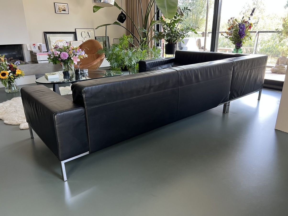 Alfa 1325 corner sofa in black leather Side