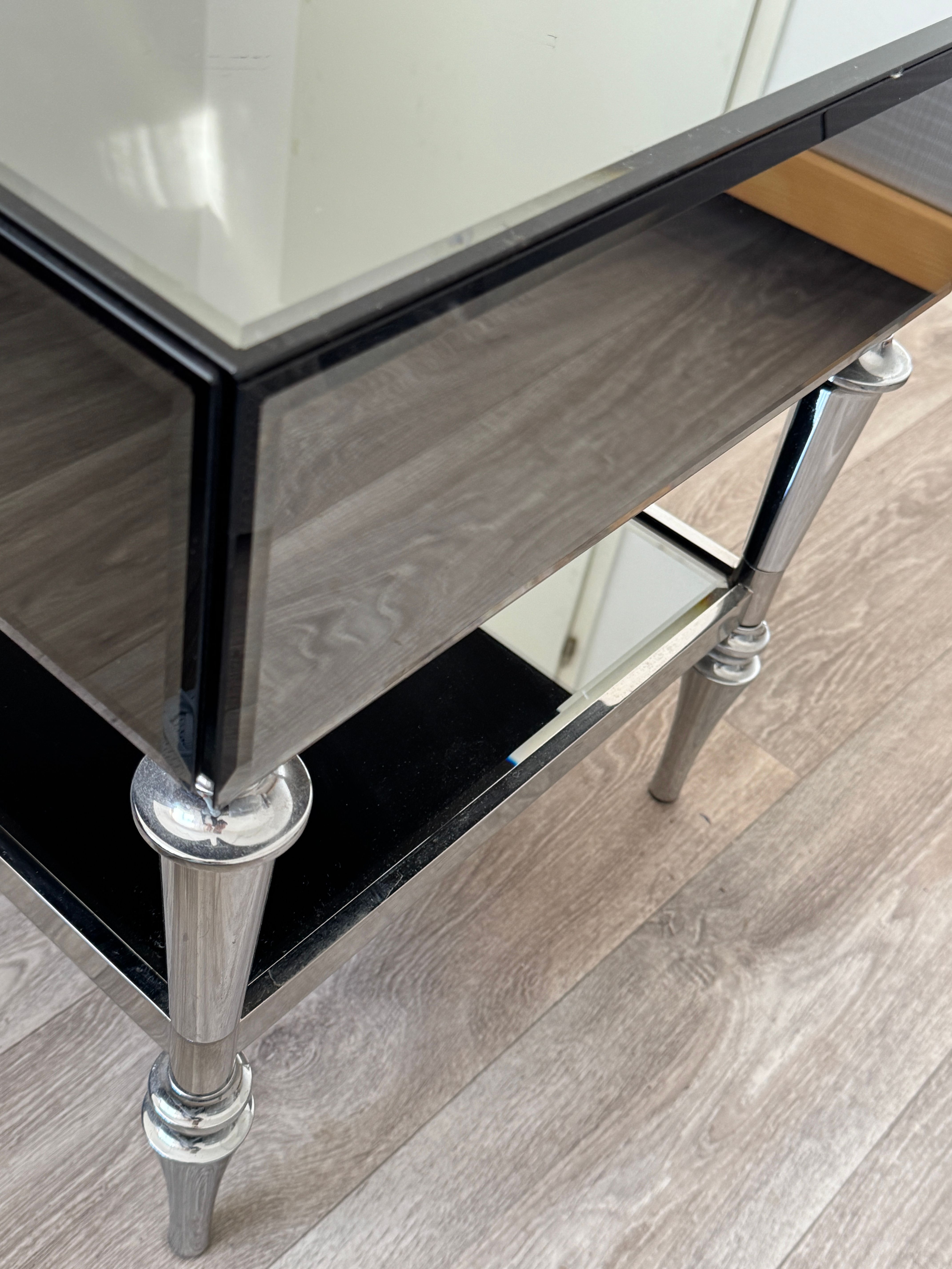 Coppia di comodini in vetro specchiato Side