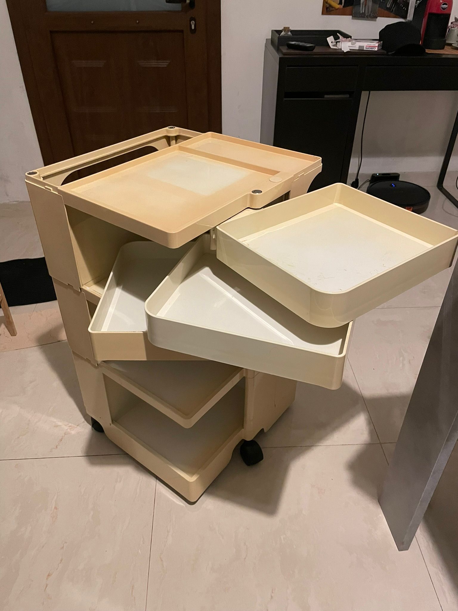 Boby container trolley in beige ABS by Joe Colombo, Bieffeplast Details