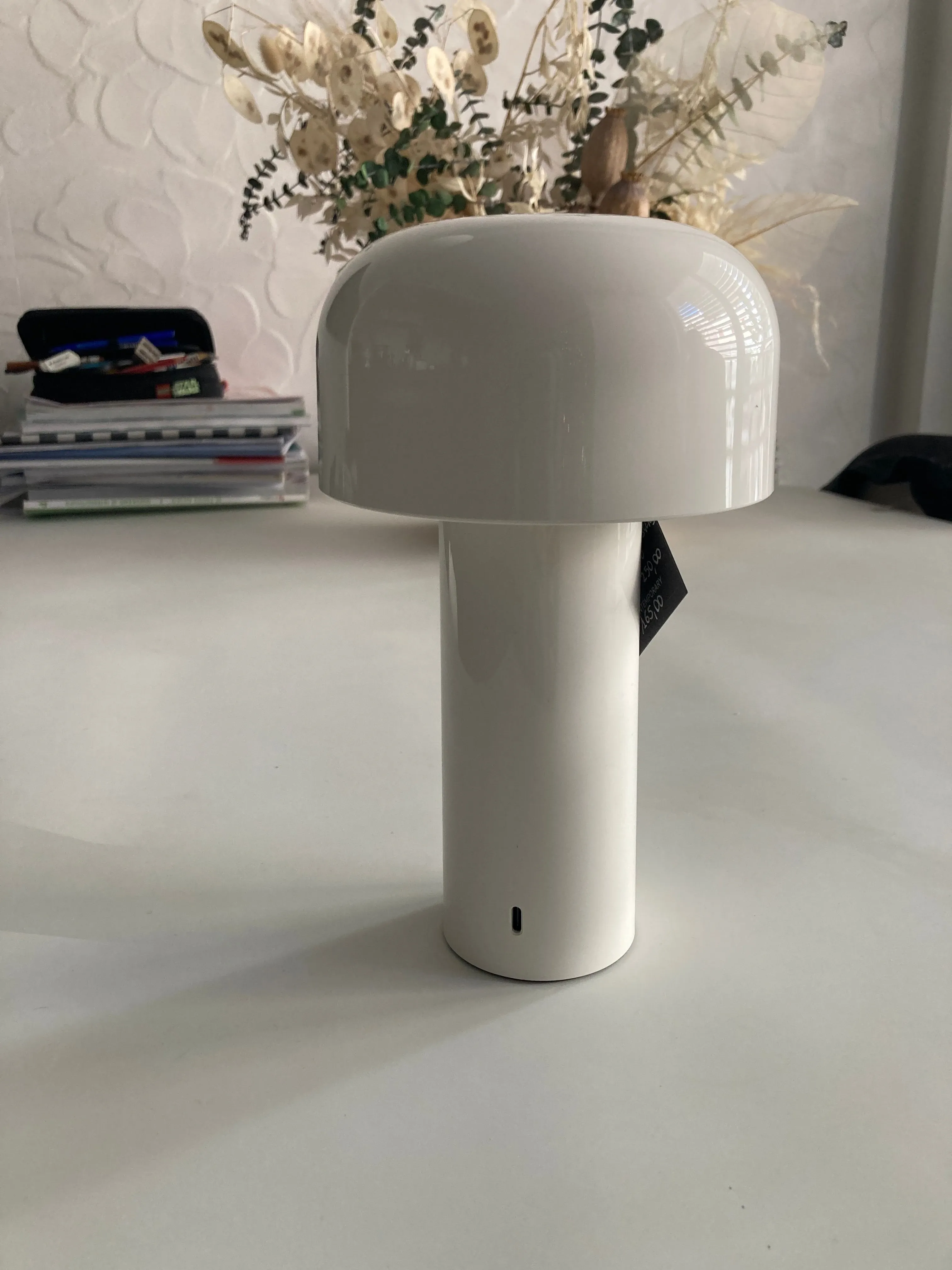 White Bellhop table lamp, Flos image