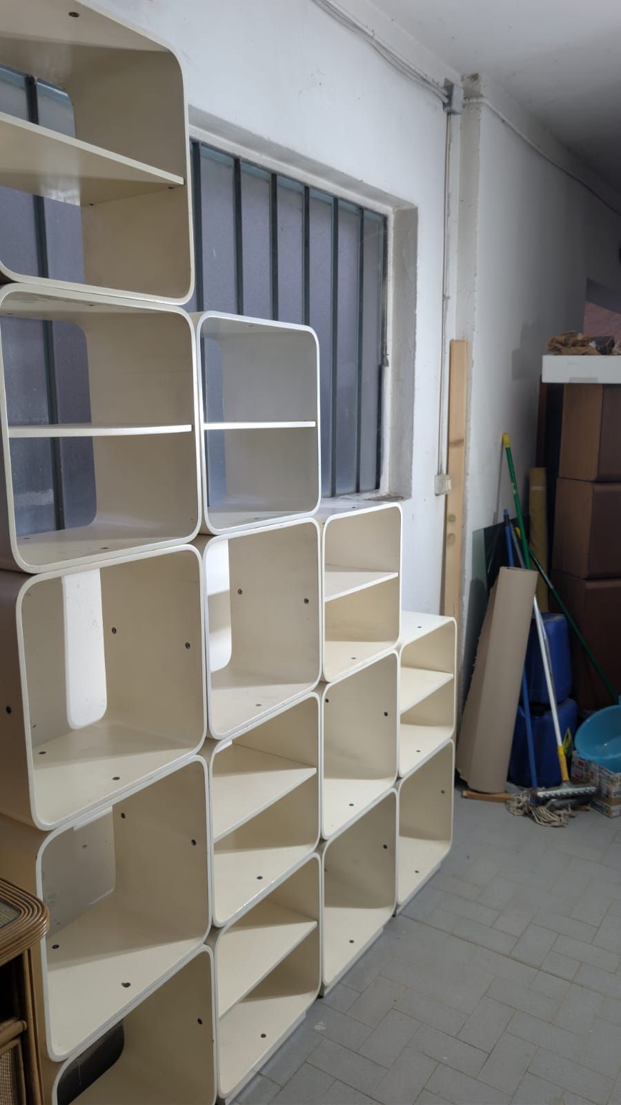 Libreria in legno laccato bianco di Carlo de Carli (anni '70) Brand