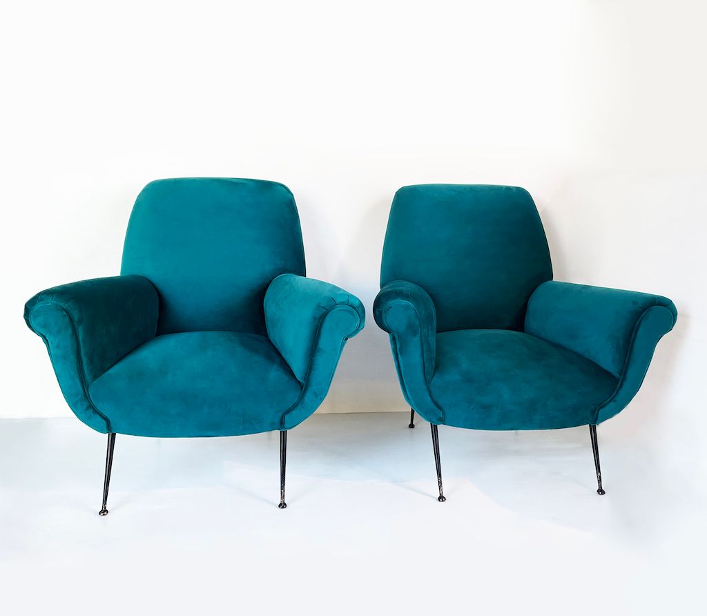 Pair of armchairs upholstered in blue velvet (50s), image