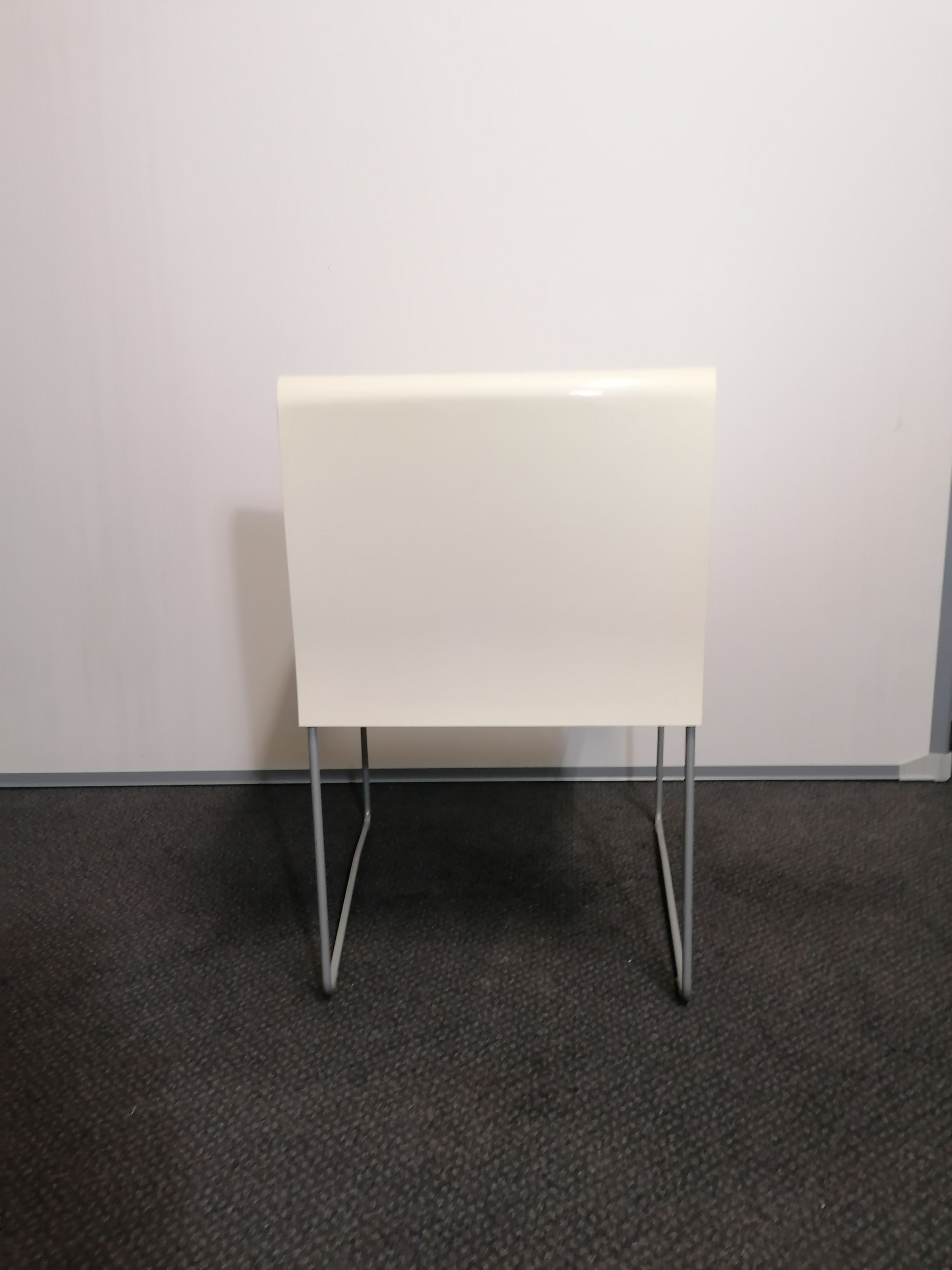 Set of 5 White Mabelle Plastic Armchairs Details