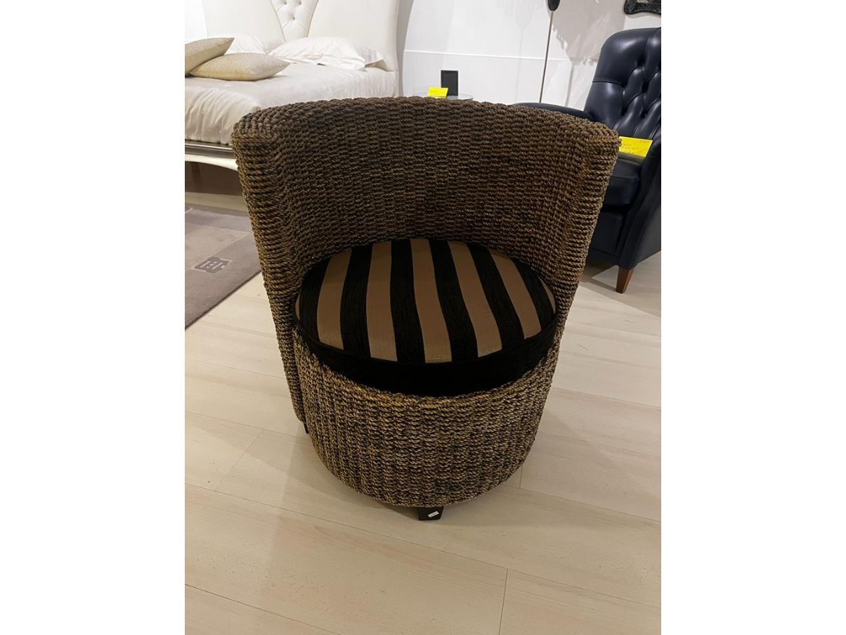 Poltrona Cindy intrecciata in tessuto marrone, Smania Front