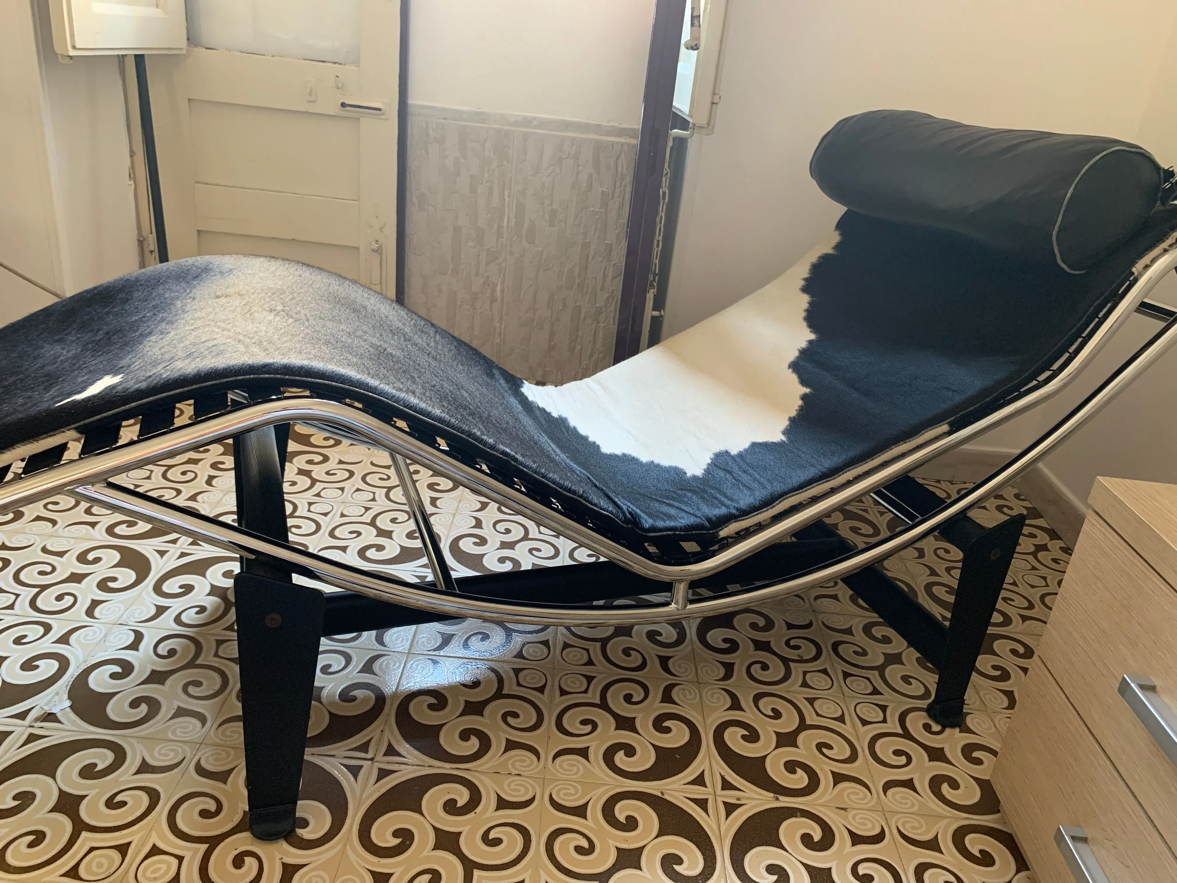 Chaise lounge LC4 in cavallino,  Alivar 3