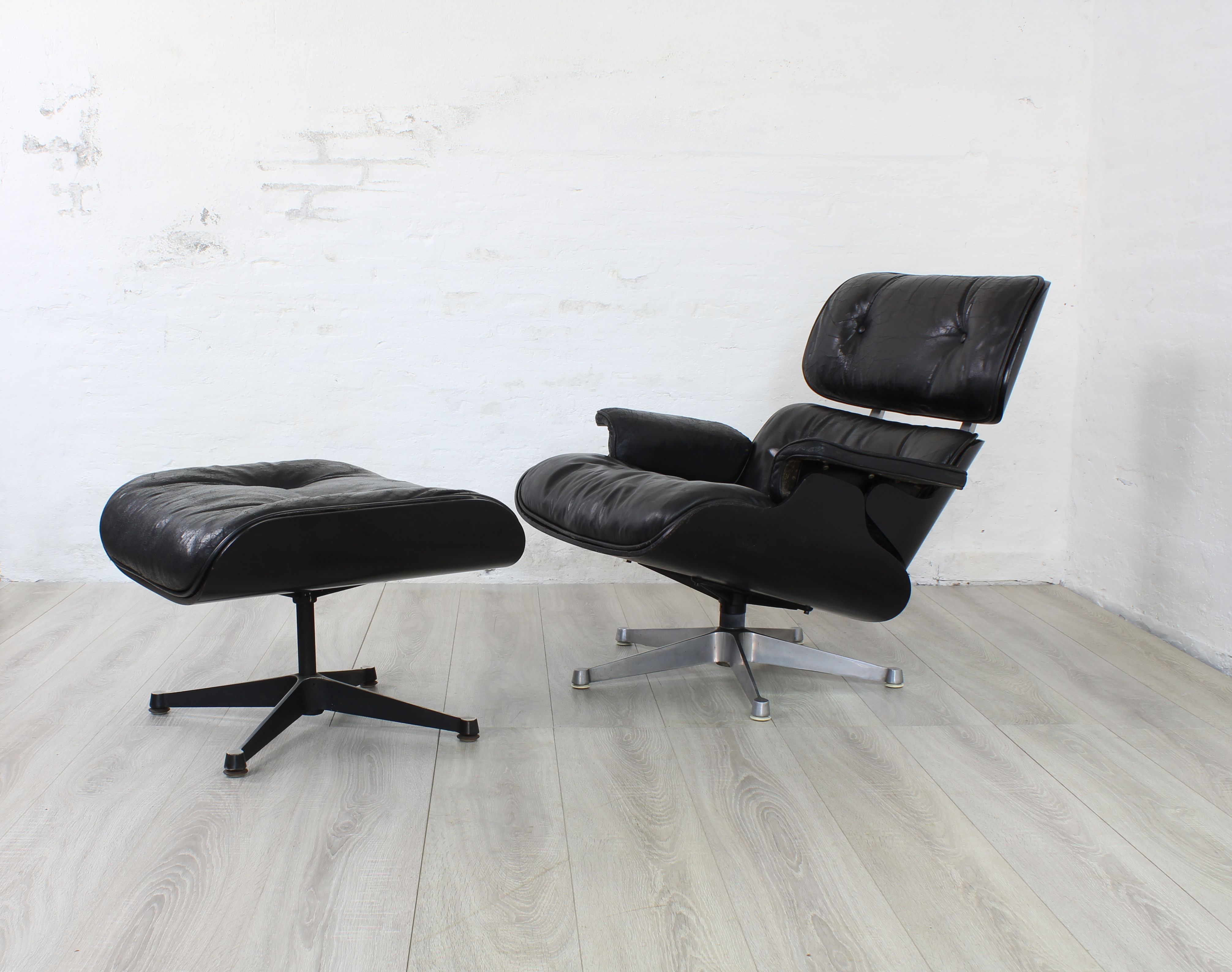 Poltrona e ottomana di Charles Ray Eames