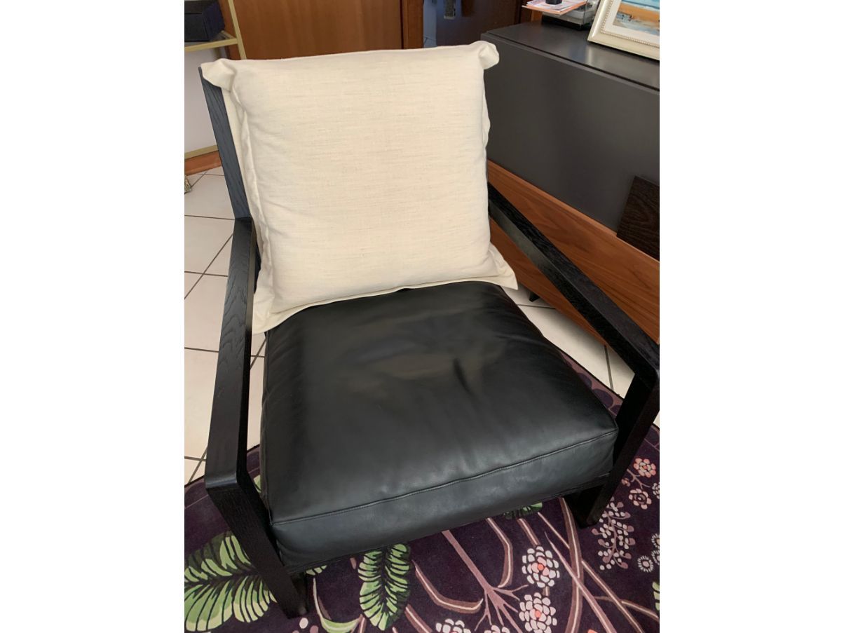Pair of Simplice armchairs for Maxalto in leather and wood Pair of Simplice armchairs for Maxalto in leather and wood