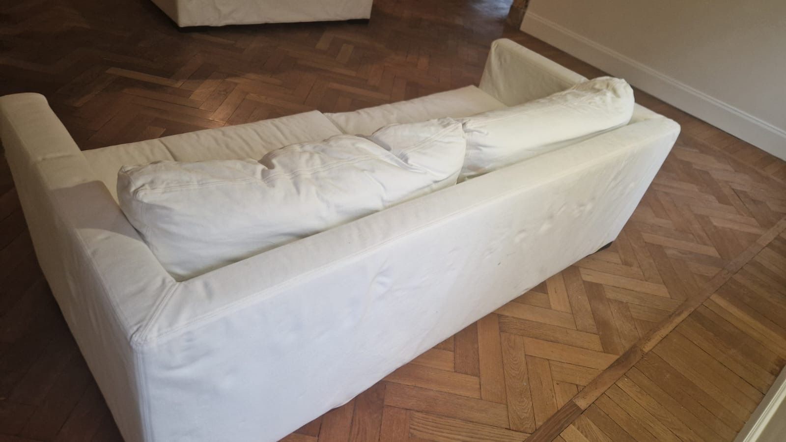 Belmon 2-Seater Sofa Upholstered in White Fabric Details