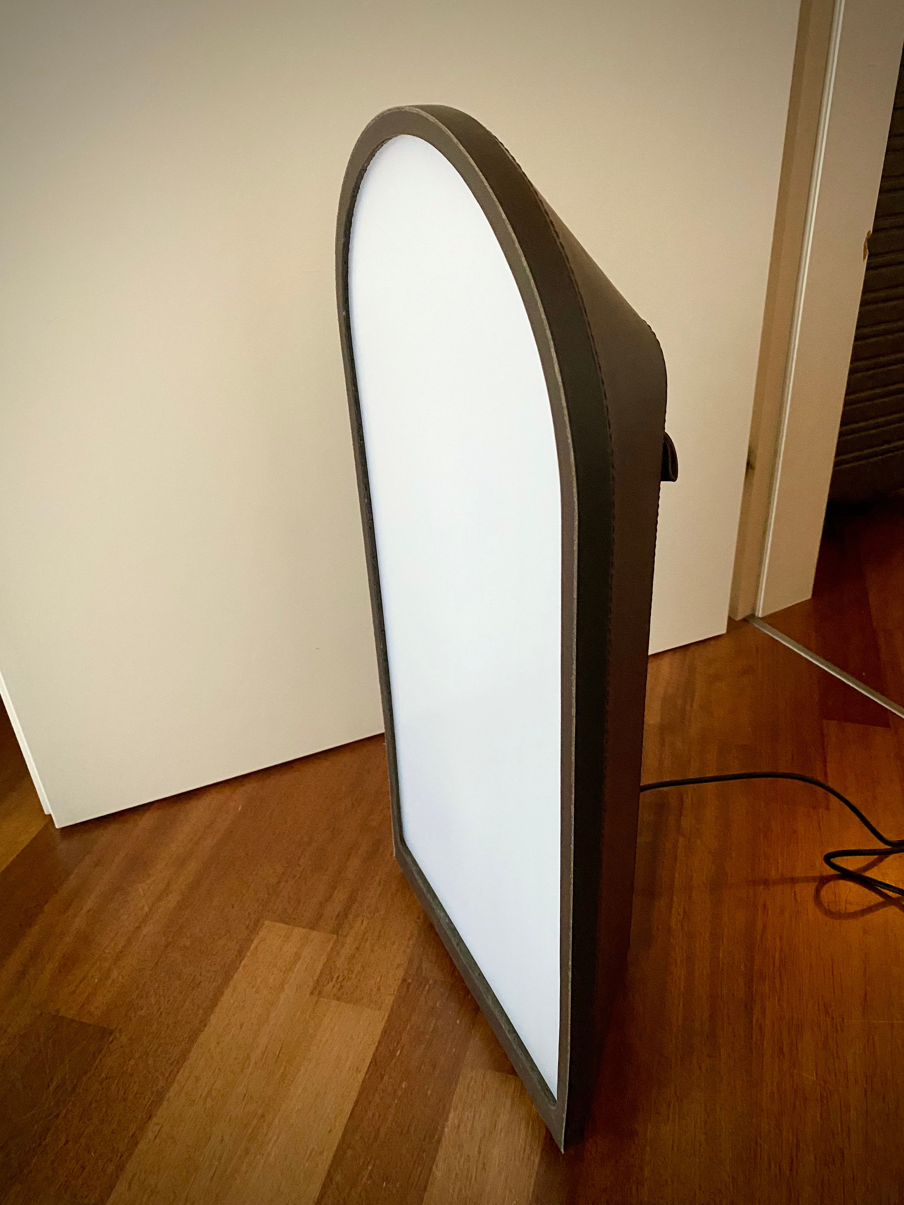 Lampada da terra Odeon in policarbonato e cuoio (marrone) Brand