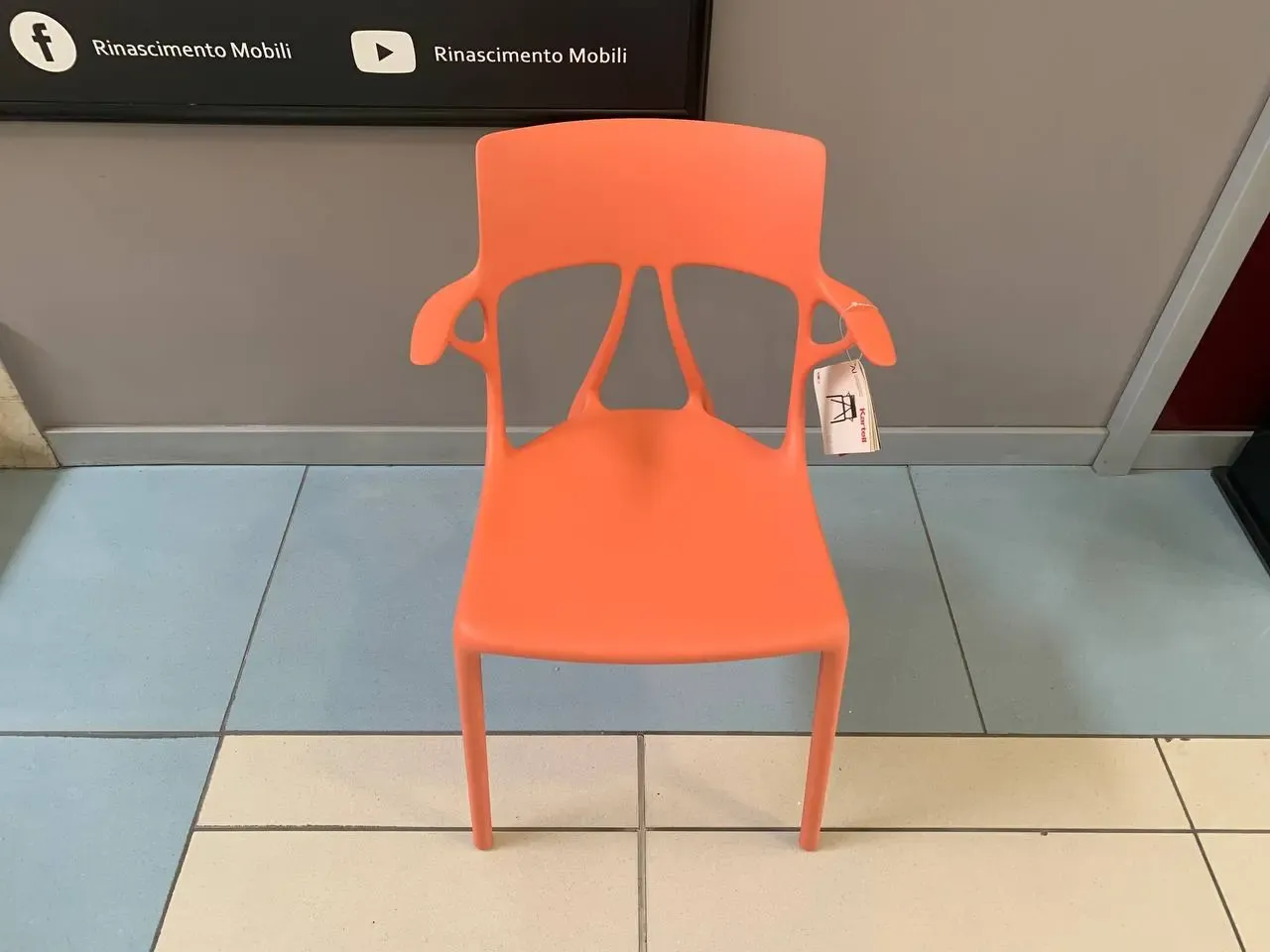 Sedia A.I colore arancione       Main