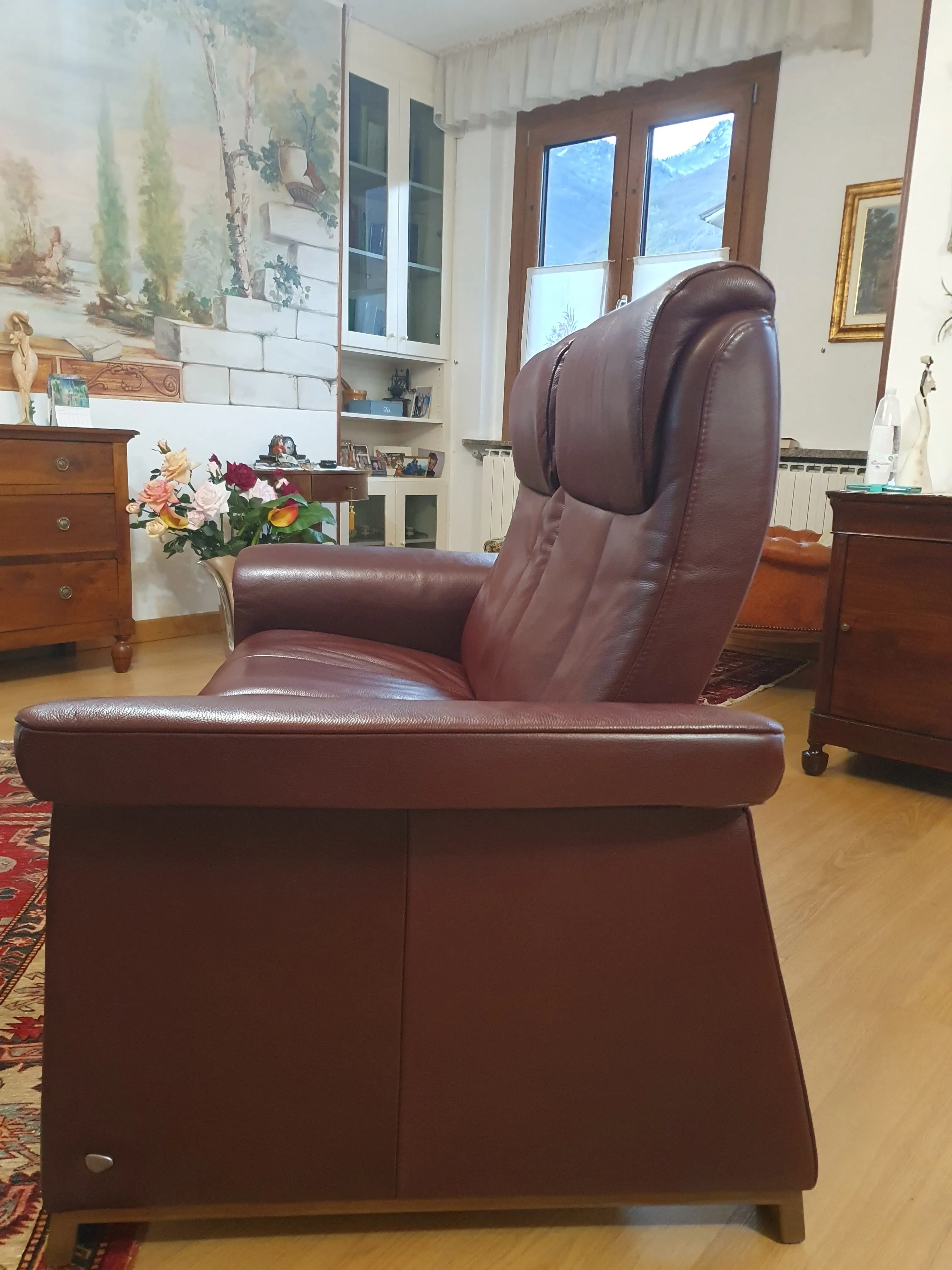 Reclining sofa in burgundy leather, Stressless 3