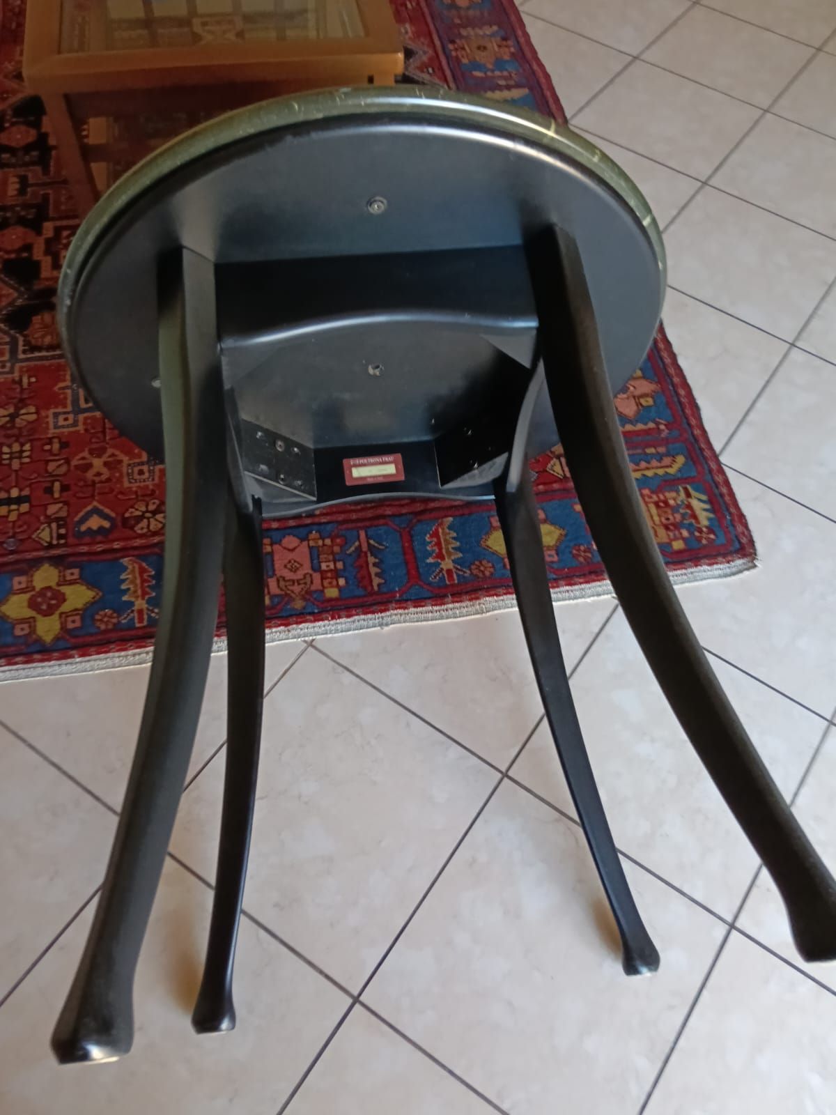 Tavolo rotondo in marmo nero Side