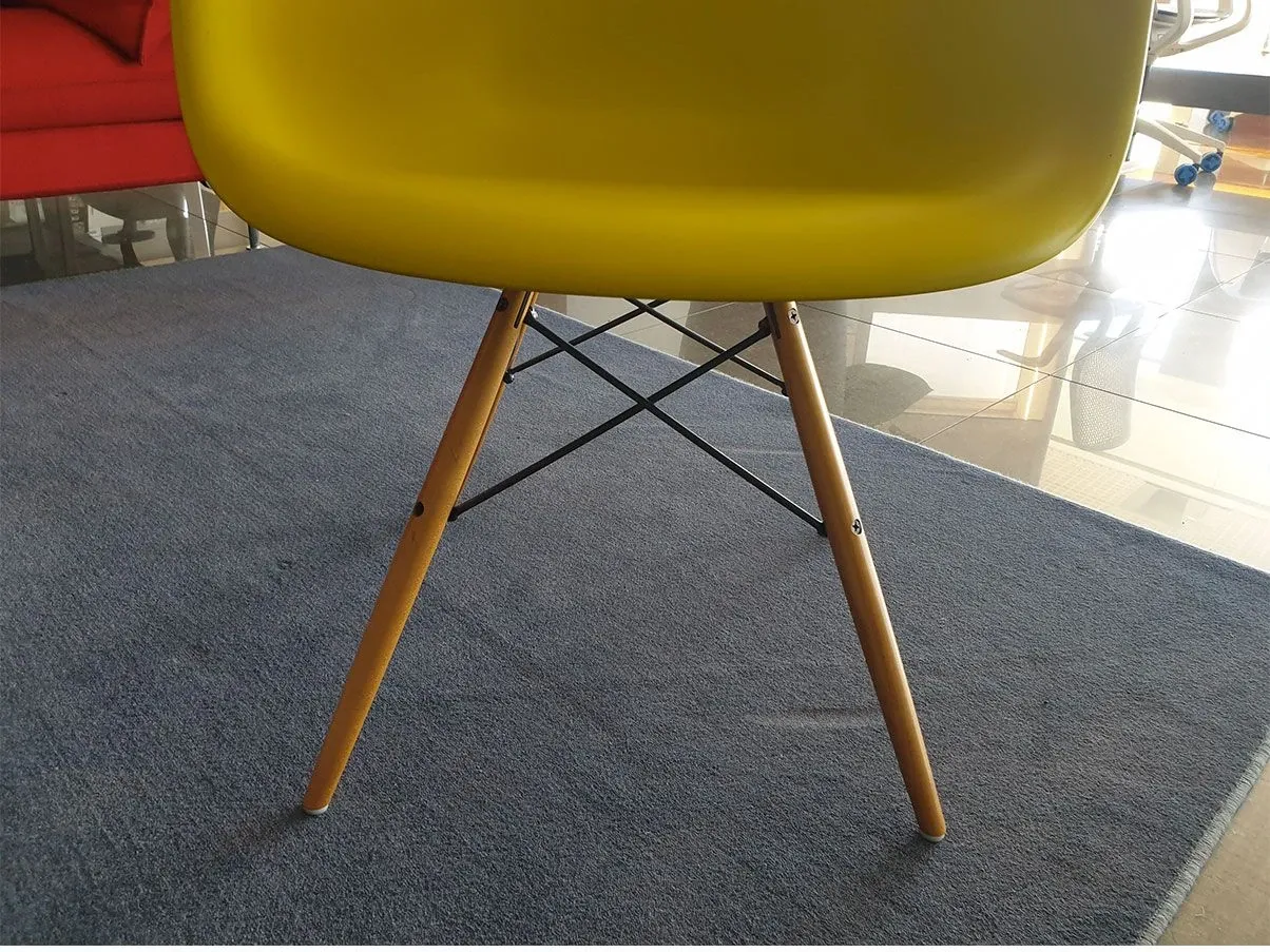 Poltroncina Eames Plastic Chair DAW (giallo), Vitra 