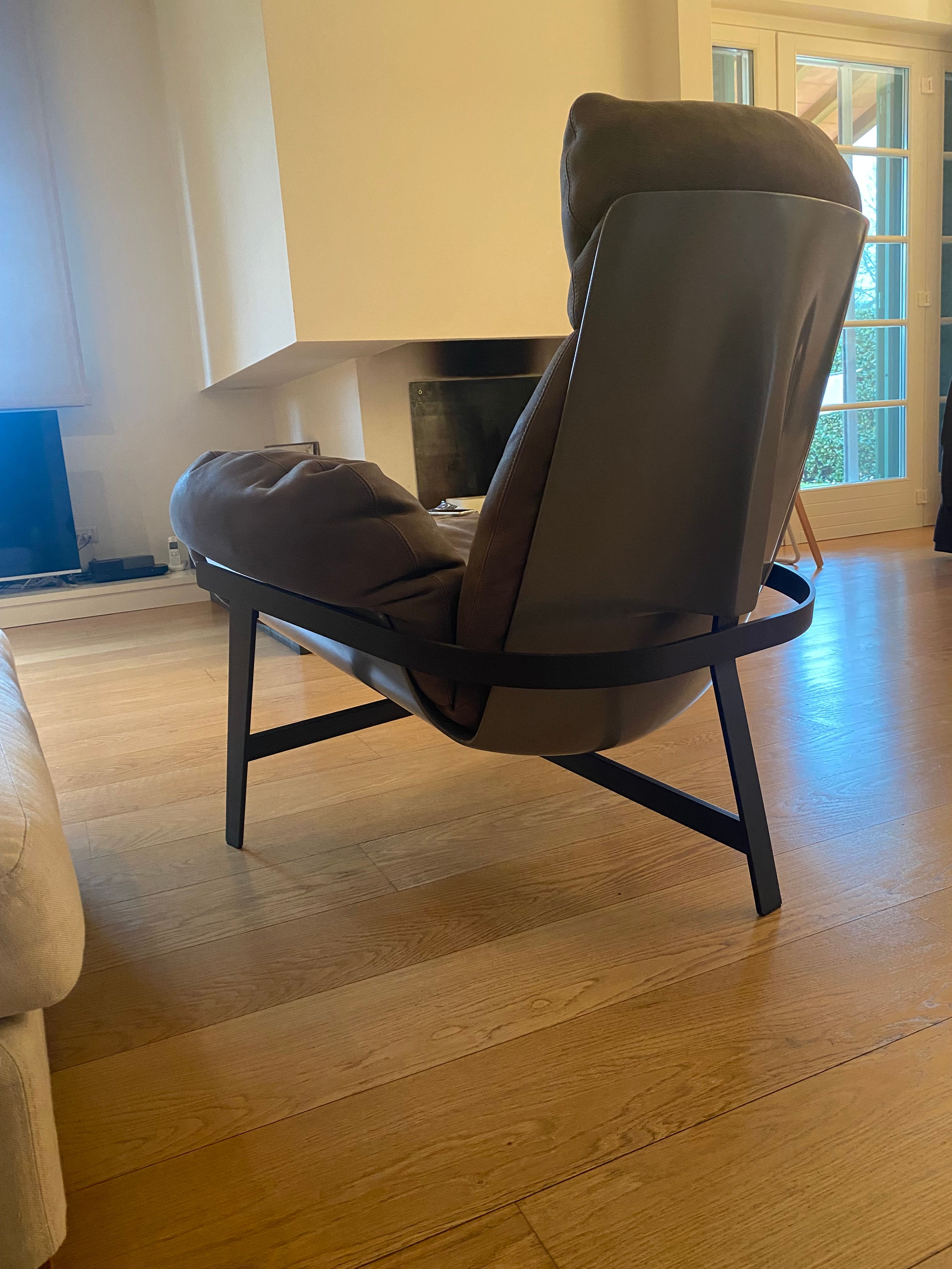 Jupiter armchair upholstered in brown nubuck by Mauro Lipparini, Arketipo Side