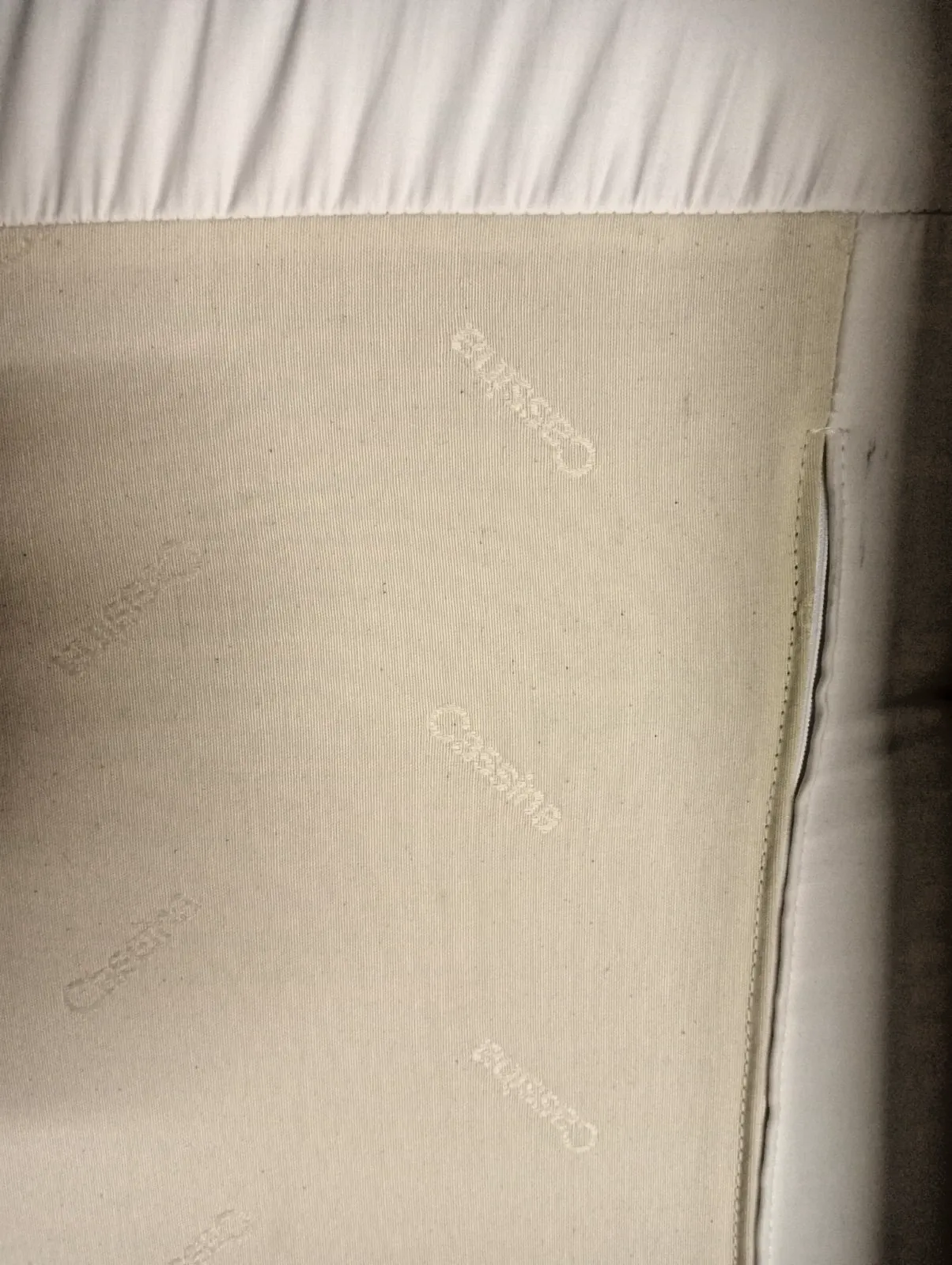 Poltrona Heaven rivestita in tessuto bianco di Tokujin Yoshioka  Brand