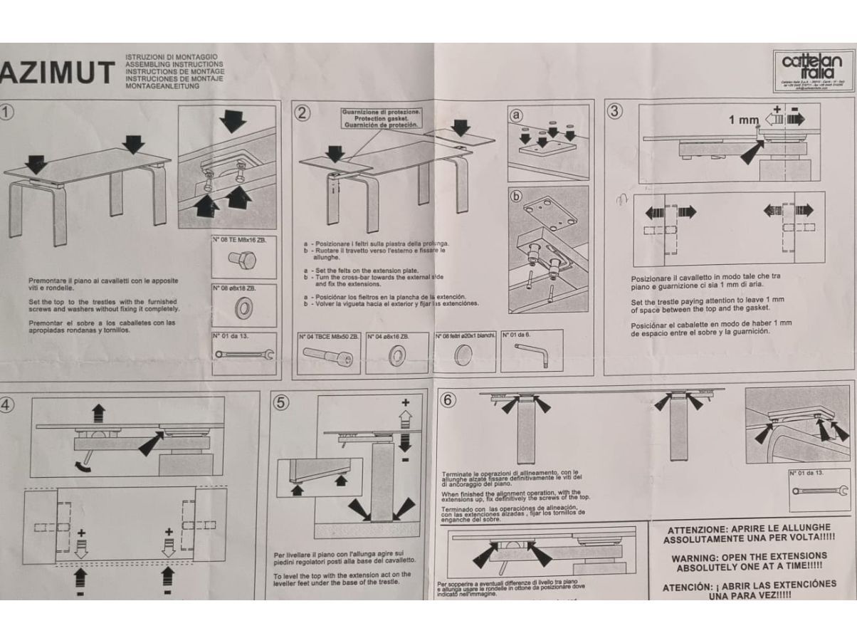 Set of Azimut extendable table and 4 Margot chairs 4
