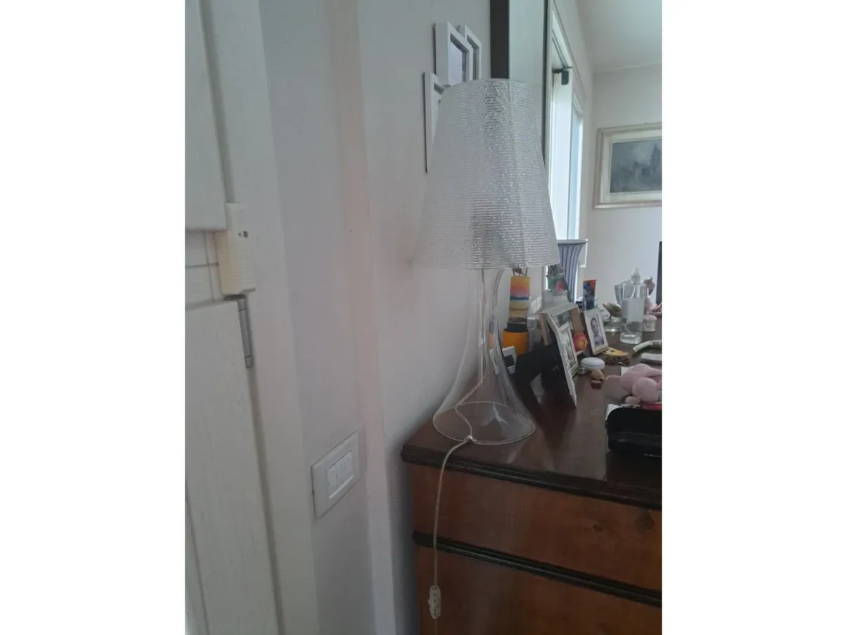 Lampada in vetro trasparente 1