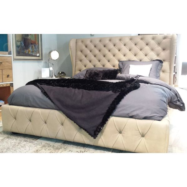 Maestro double bed in tufted leather, Roche Bobois image