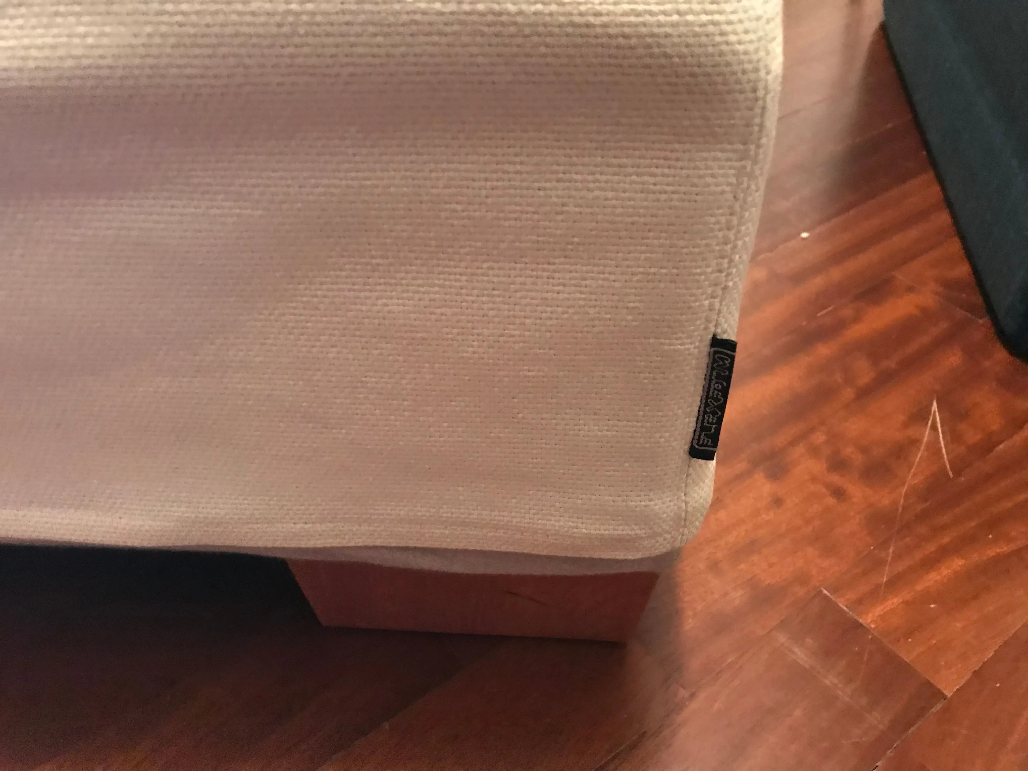 Square pouf in white fabric, Flexform 
