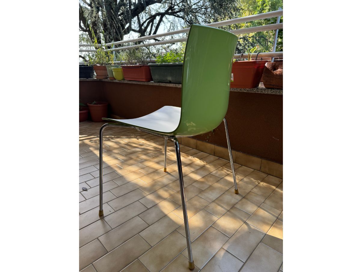 Set di 4 sedie Catifa 46 in acciaio e metacrilato, Arper Details