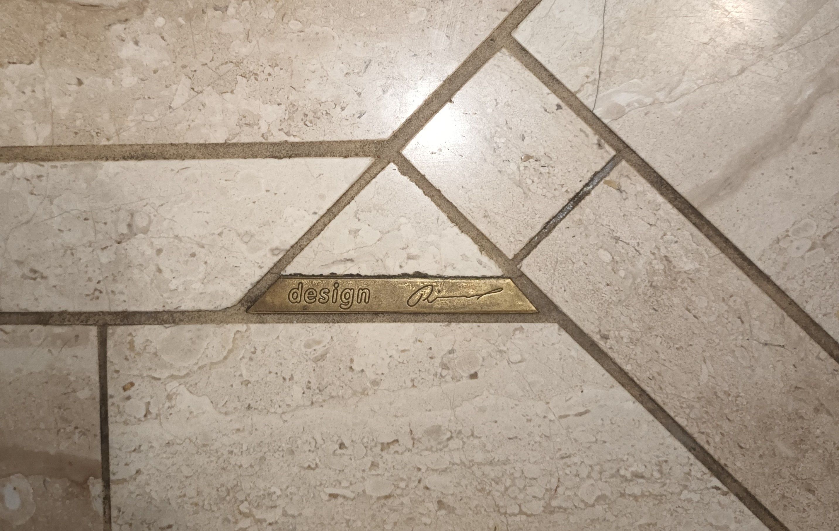 Brutalistischer Steintisch von Paul Kingma (80er Jahre) Brand