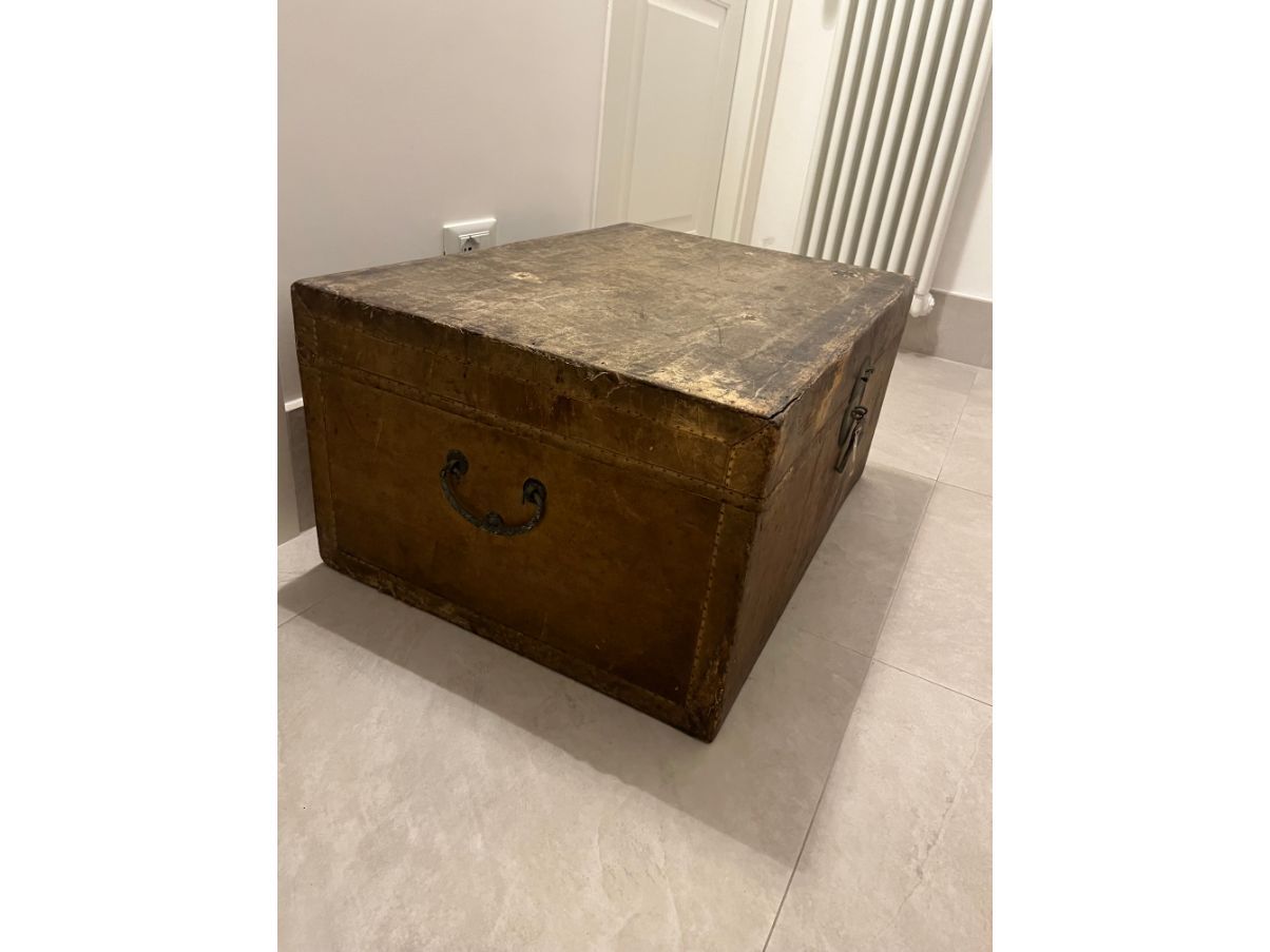 Vintage leather trunk (19th century) Brand