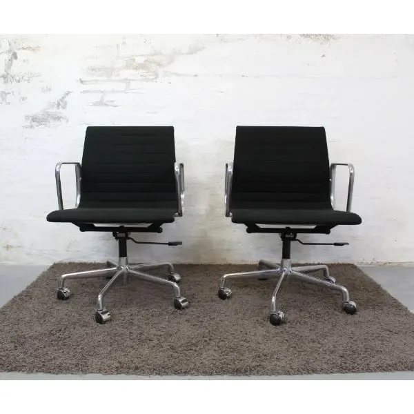 Office chair EA117 Charles & Ray Eames, ICF  image