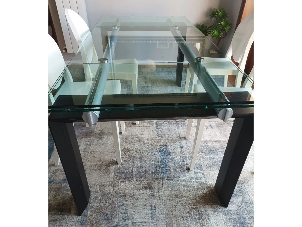 Stilt extendable table in glass, Desalto 1