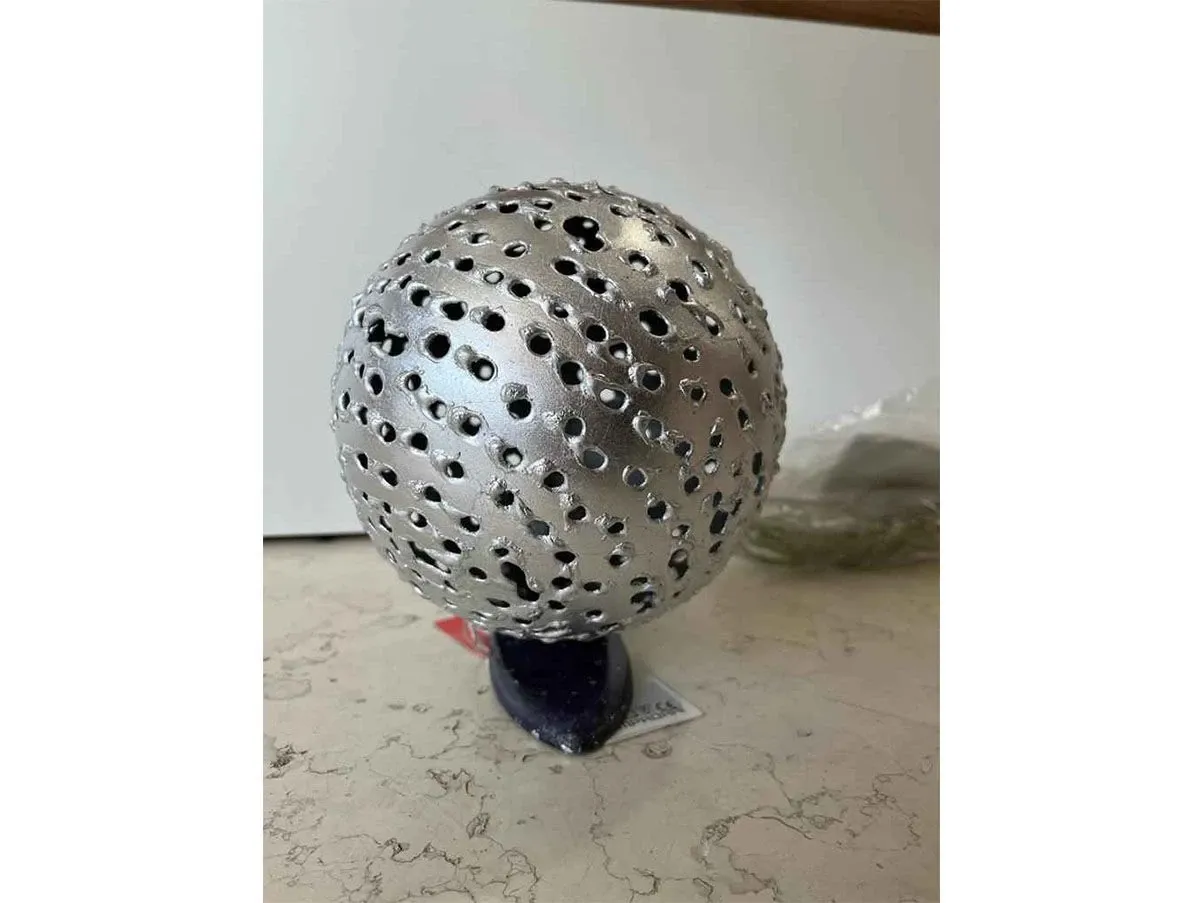 Lampada da tavolo Lumet sfera forata 4