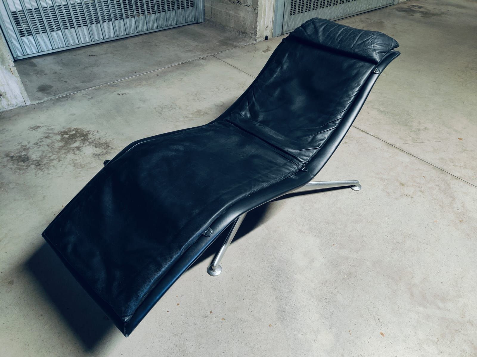 Chaise longue vintage Larus 52/9141 in pelle (nero), Poltrona Frau Main