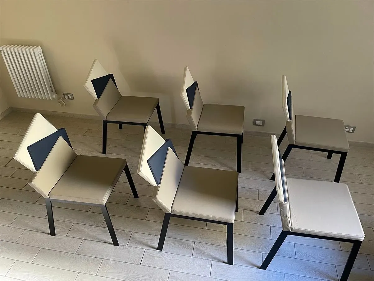 Set of 6 Karina chairs in lacquered metal (black), Compar 6