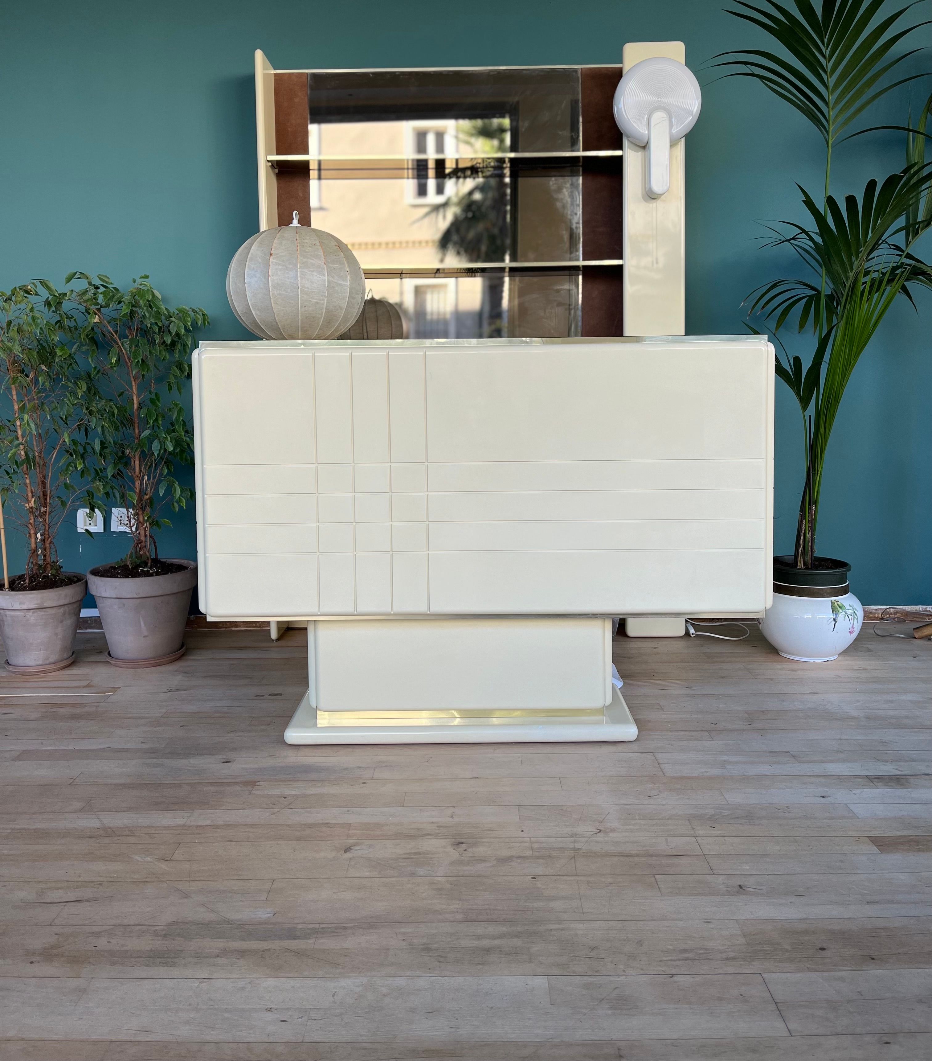 White lacquered wood bar cabinet (70s), iGuzzini Main