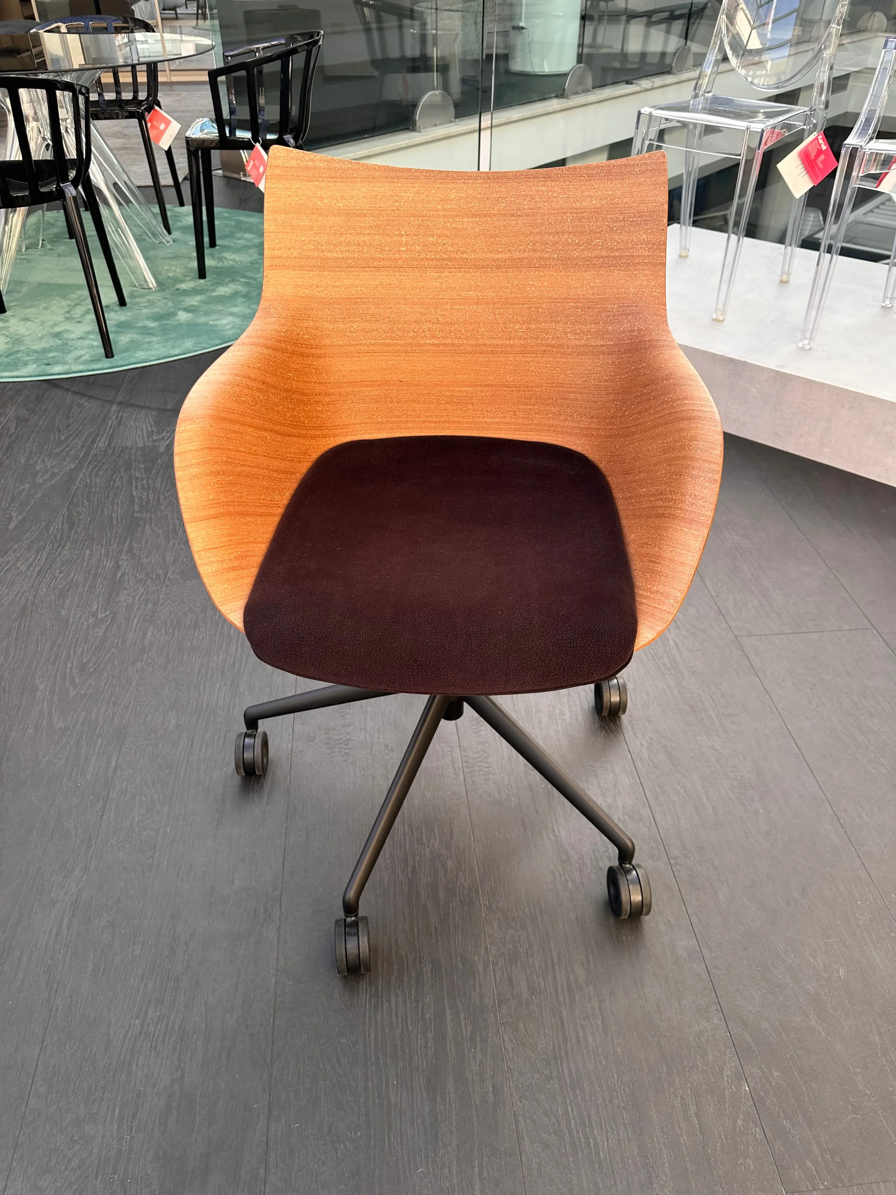 Poltroncina girevole Q/Wood 1
