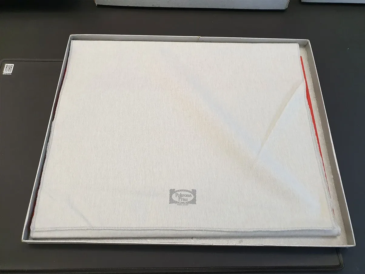 Rectangular desk pad covered in leather (red), Poltrona Frau 1