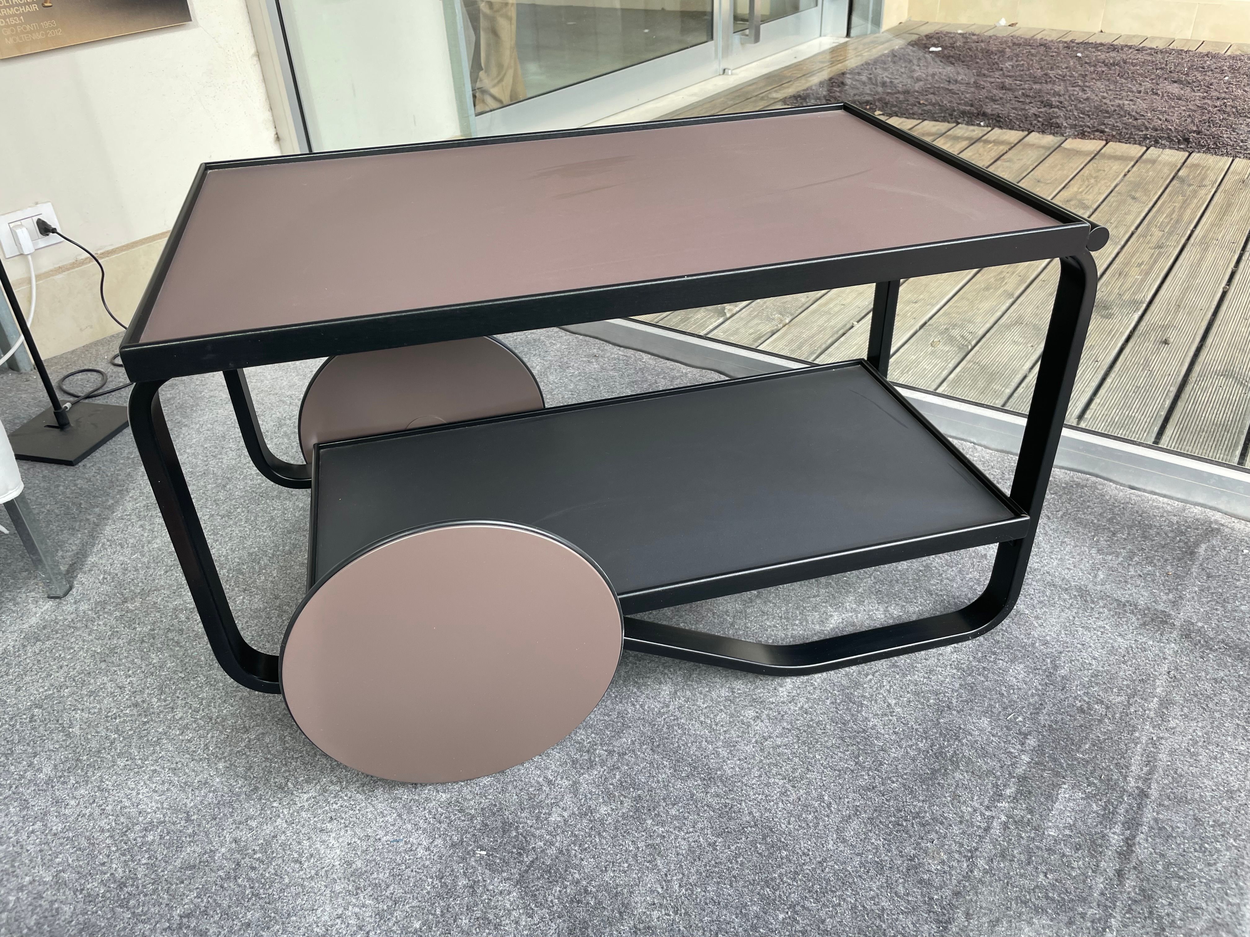 Carrello Tea Trolley 901 di Alvar Aalto Front