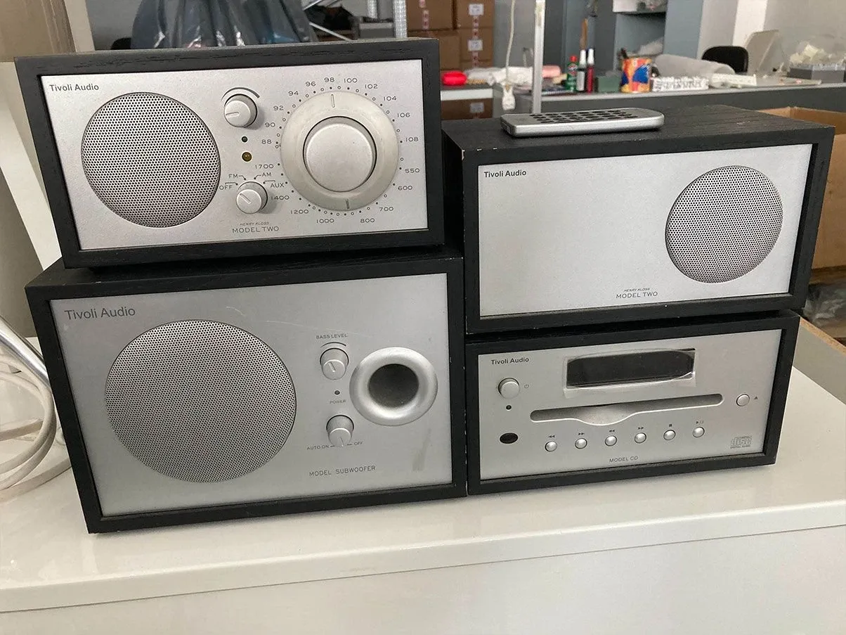Set model 2 cd player, radio, subwoofer, speaker, Tivoli Audio 5