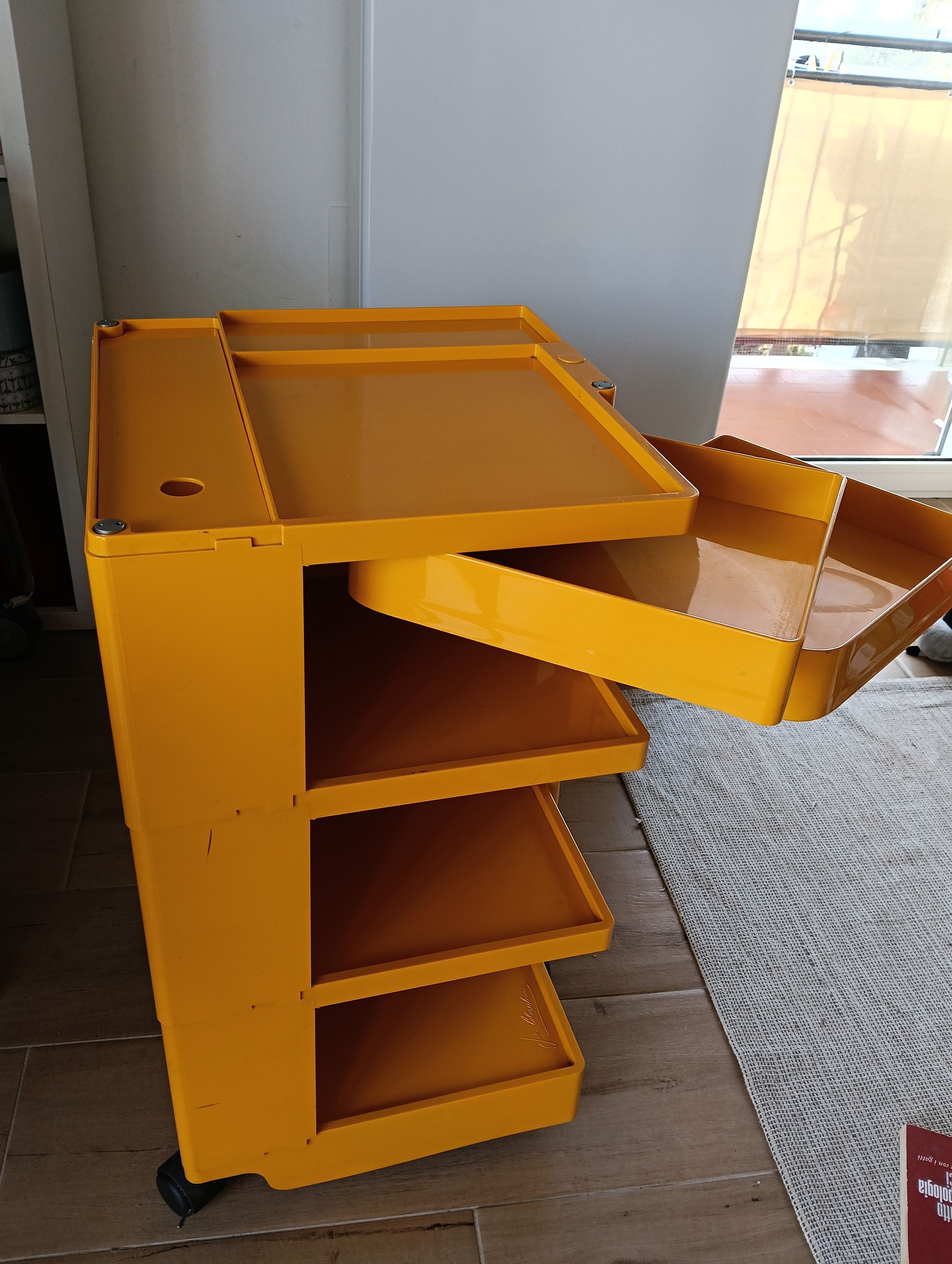 Gelber Rollcontainer von Joe Colombo (70er Jahre) Side