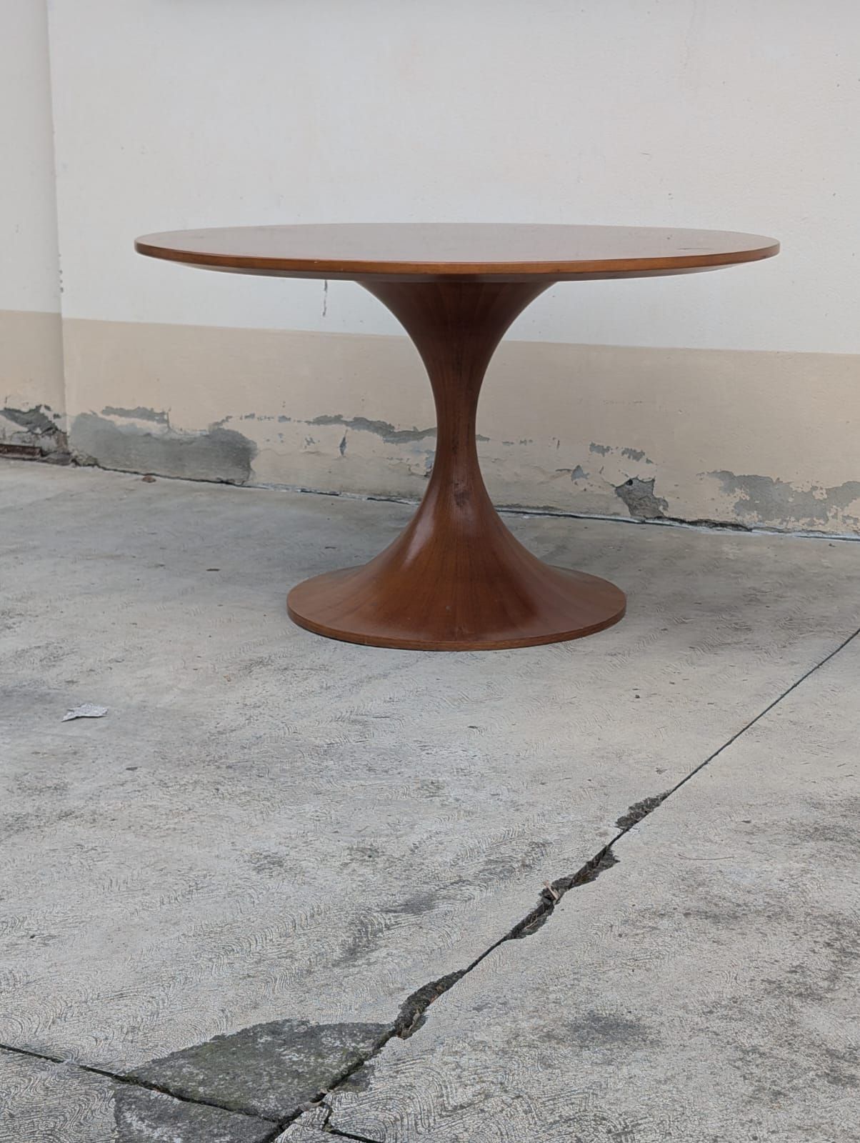 Clessidra round table by Luigi Massoni (50s) Side