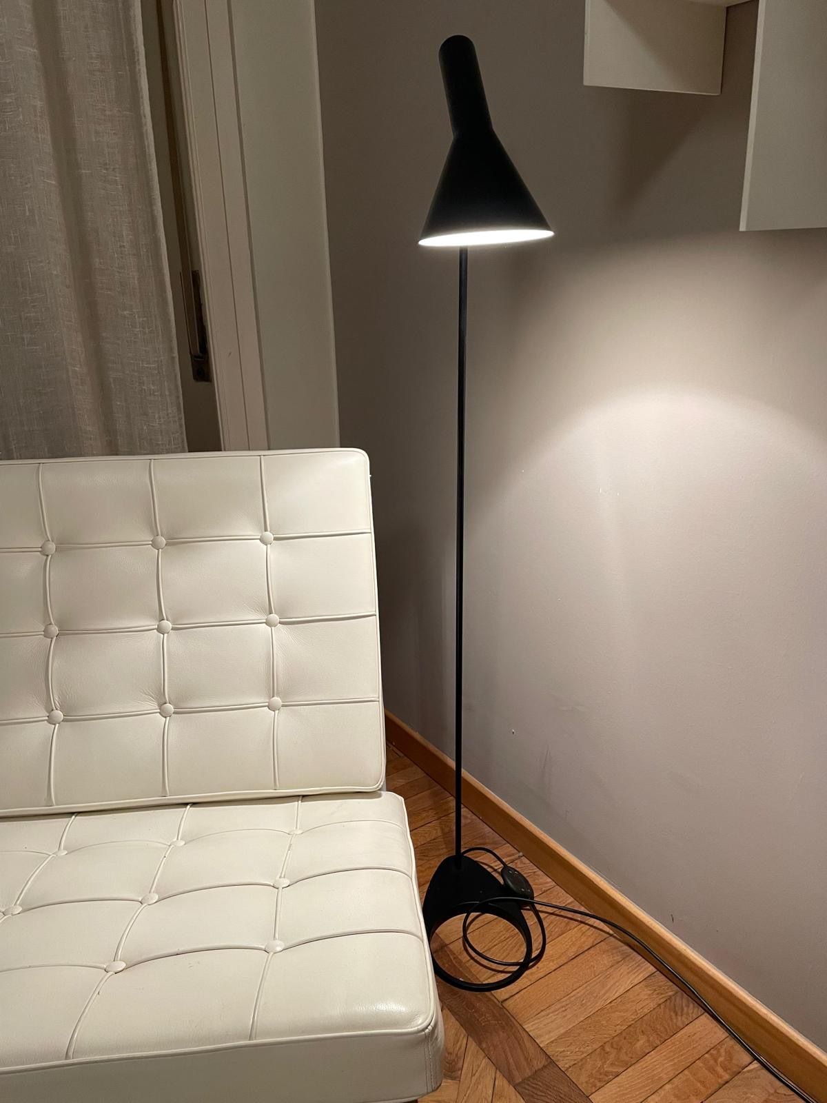 Lampada da terra AJ di Arne Jacobsen, Louise Poulsen Front
