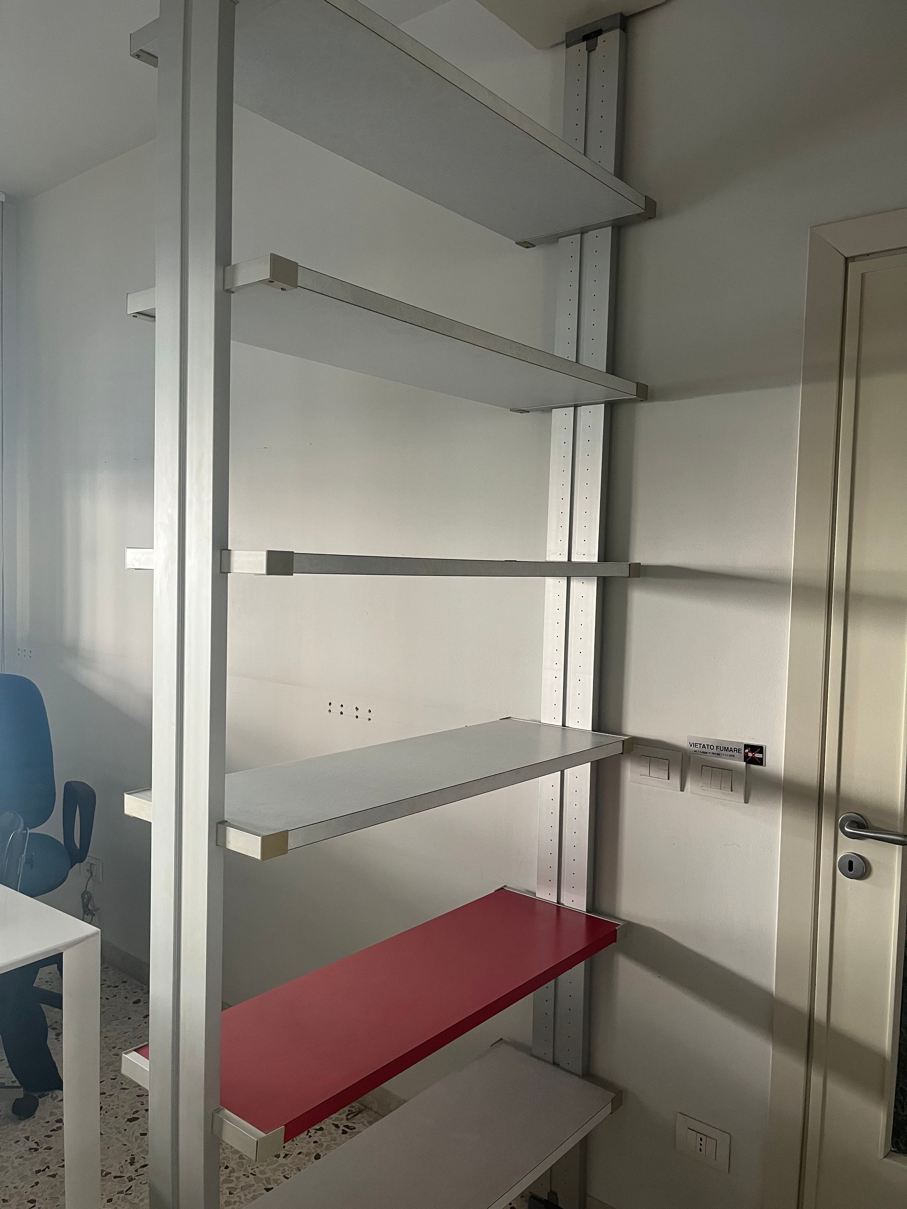 Libreria bifacciale vintage in alluminio (rosso/grigio) Brand