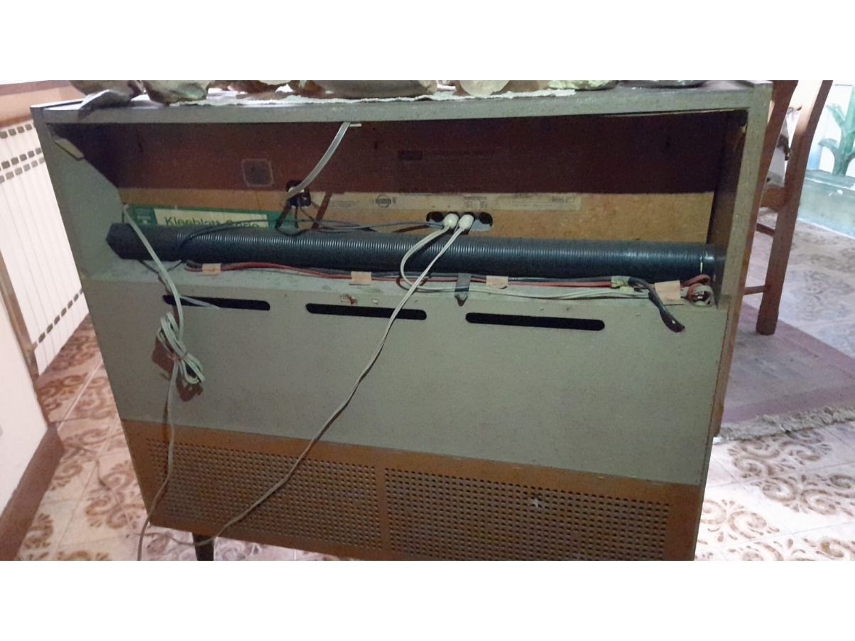Mobile contenitore con radio e giradischi (anni '60), Grundig Details
