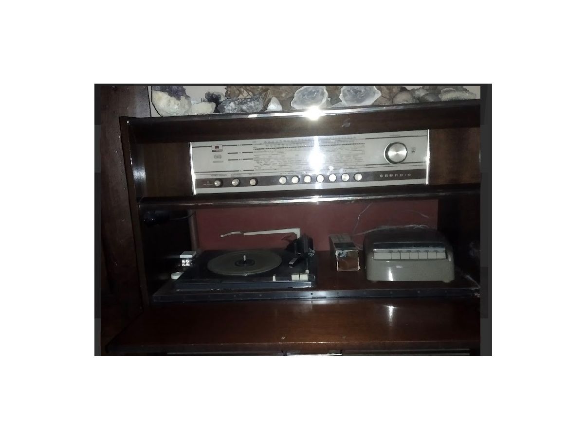Mobile contenitore con radio e giradischi (anni '60), Grundig Defects