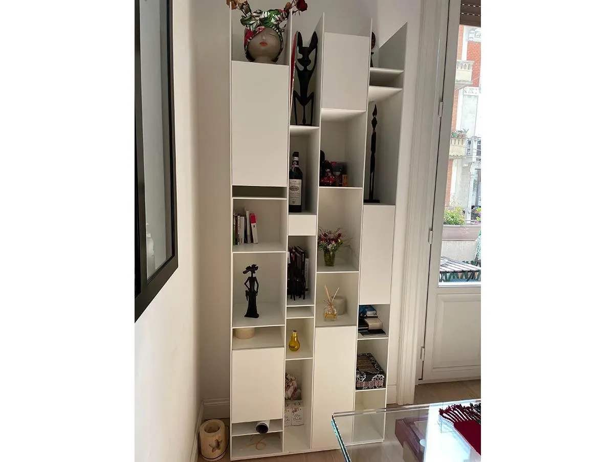 Random bookcase in wood fiber (white) 1