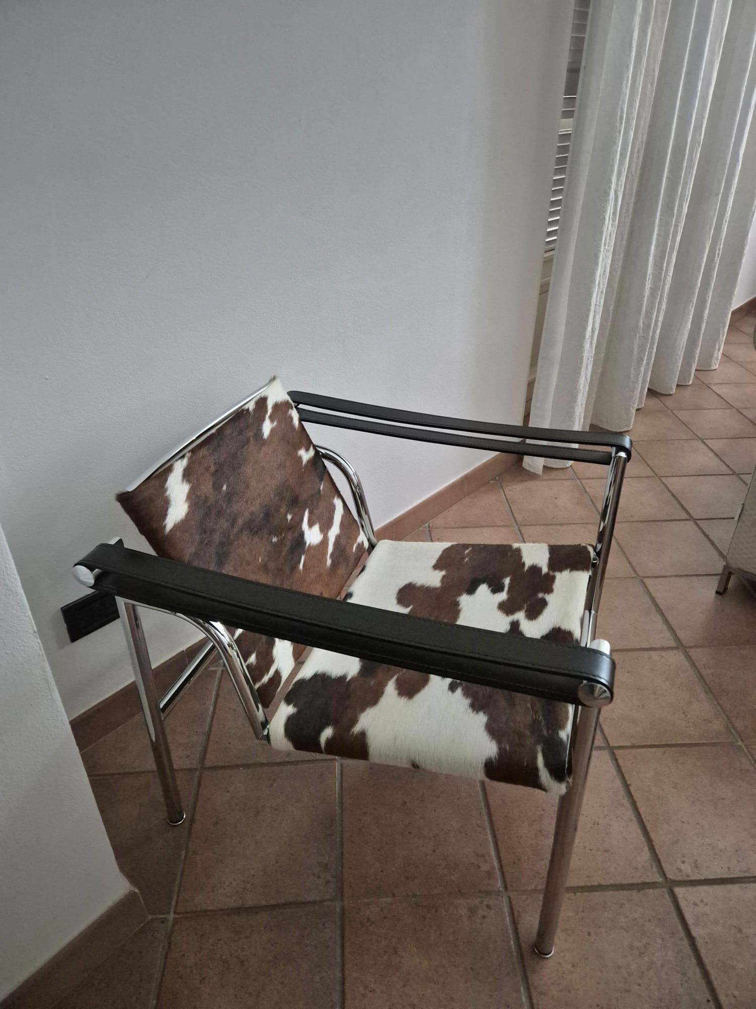 Le Corbusier LC1 Armchair Front