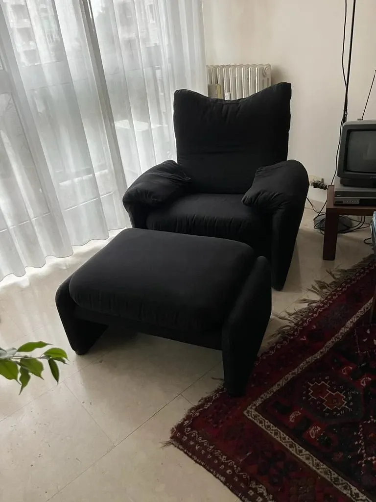 Maralunga armchair with pouf, Cassina 7